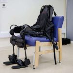 Eksoskeleton on chair