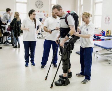 Exoskeleton therapy with staff support